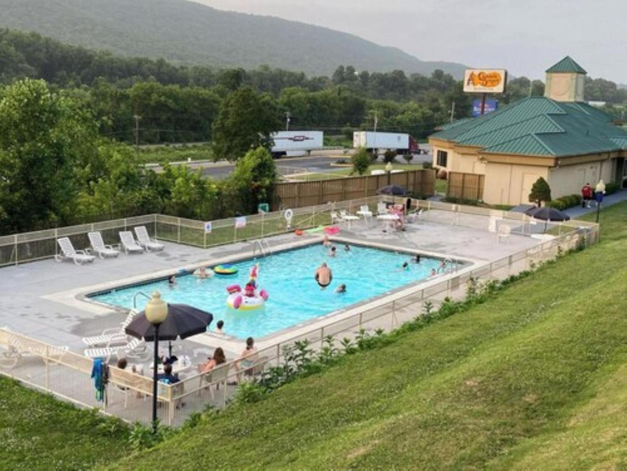 Oyo Hotel Harriman Near I-40 Esterno foto