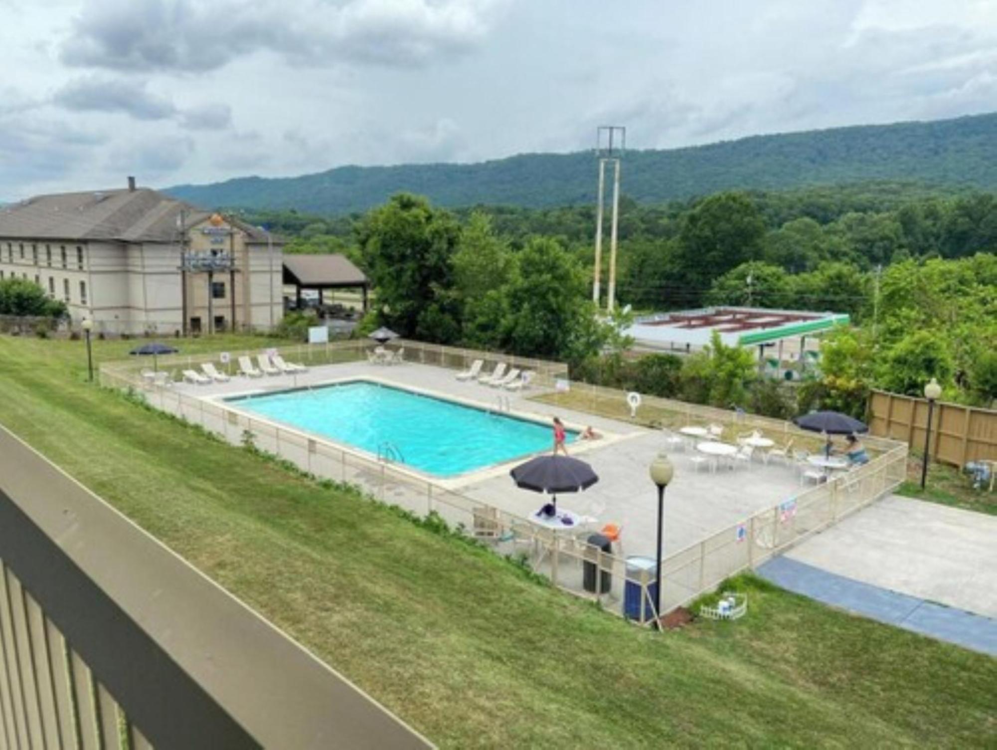 Oyo Hotel Harriman Near I-40 Esterno foto
